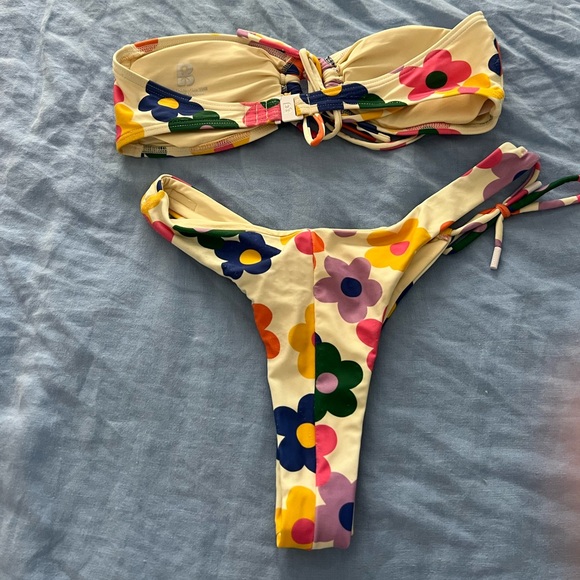 Blackbough Strapless Floral Bikini set; 60s pattern. Size S top/bottoms - Picture 3 of 6